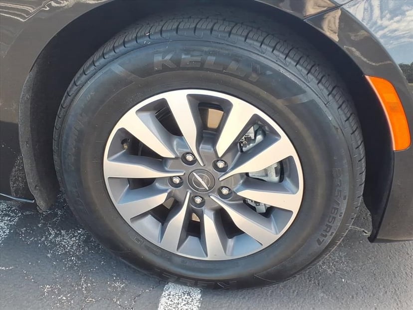 2024 Chrysler Pacifica - Image 13
