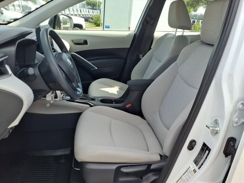 2023 Toyota Corolla Cross - Image 12