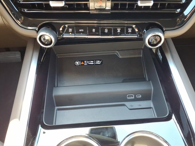 2026 Chevrolet Suburban - Image 23