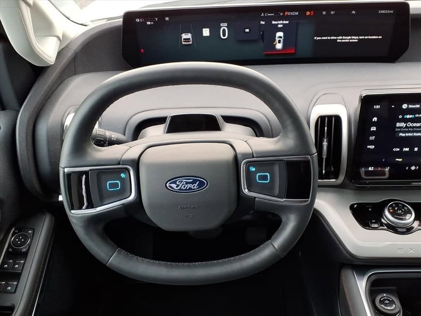 2025 Ford Expedition - Image 29