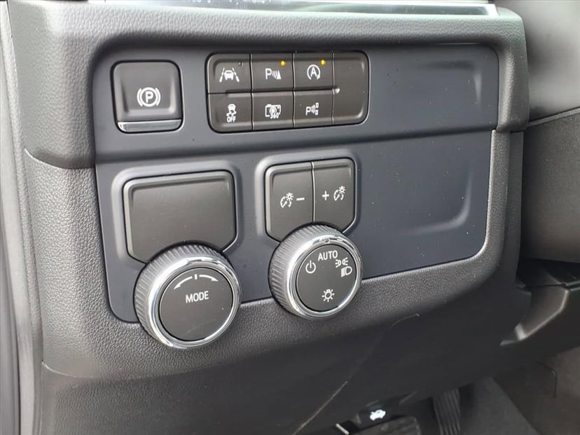 2026 Chevrolet Suburban - Image 13