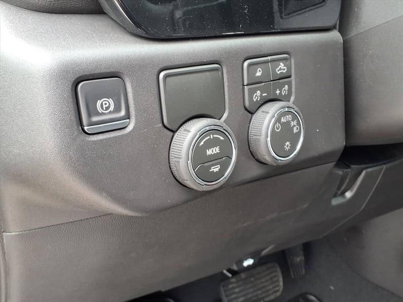 2026 Chevrolet Silverado 1500 - Image 13
