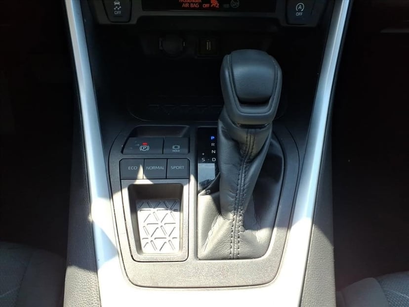 2022 Toyota RAV4 - Image 19