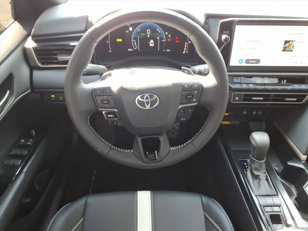 2025 Toyota Camry - Image 24