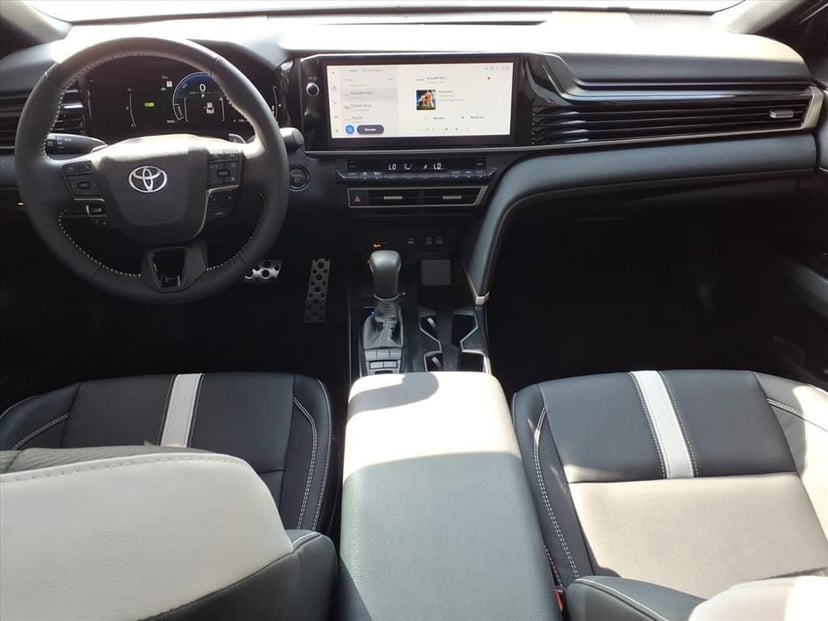 2025 Toyota Camry - Image 19