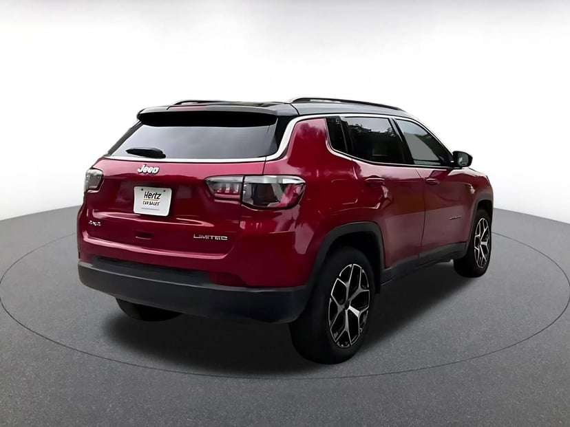 2025 Jeep Compass - Image 13