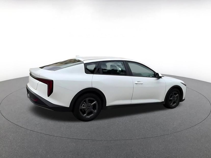 2025 Kia K4 - Image 13