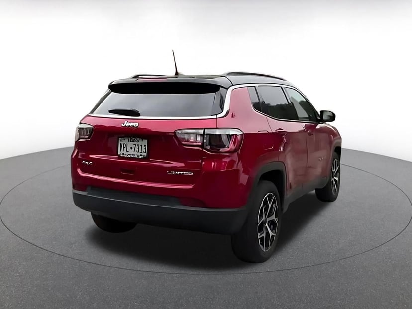 2025 Jeep Compass - Image 13
