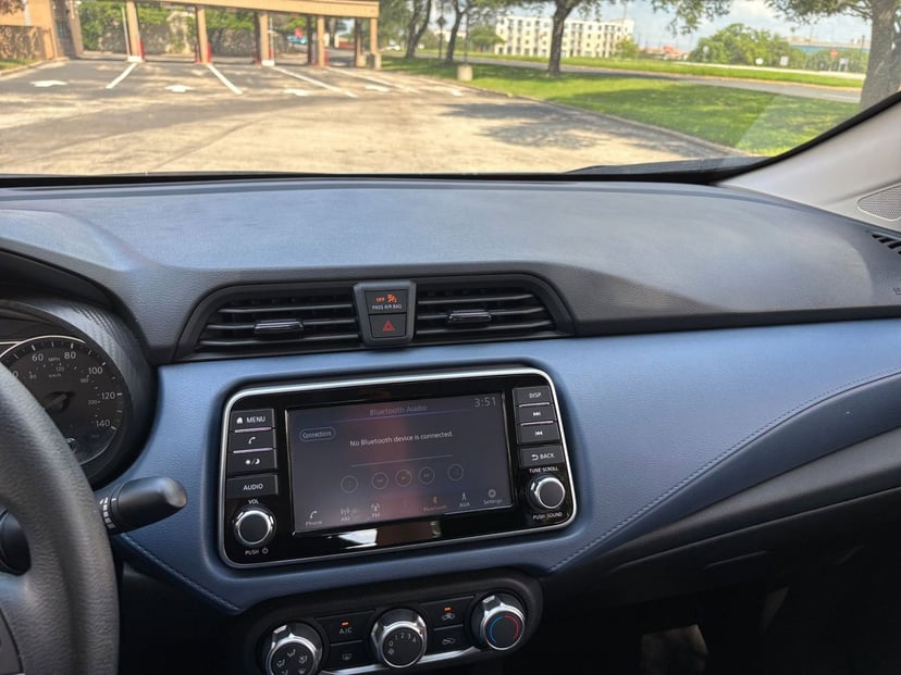 2025 Nissan Versa - Image 10