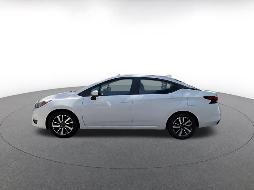 2025 Nissan Versa - Image 4
