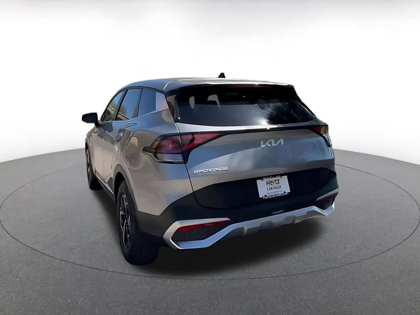 2025 Kia Sportage - Image 11