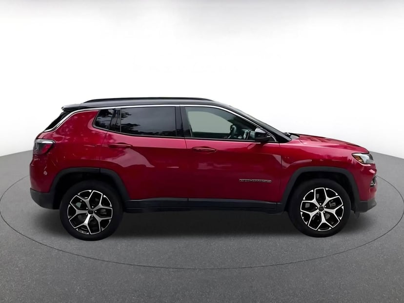 2025 Jeep Compass - Image 15