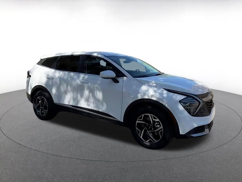 2025 Kia Sportage - Image 2