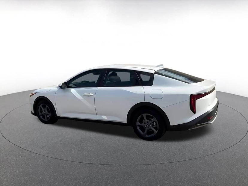 2025 Kia K4 - Image 10