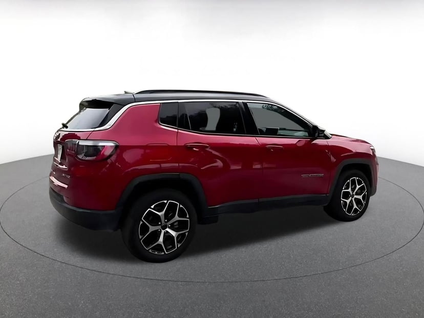 2025 Jeep Compass - Image 12