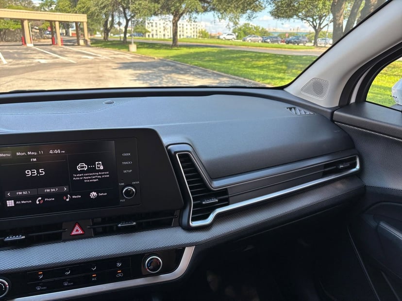 2025 Kia Sportage - Image 30