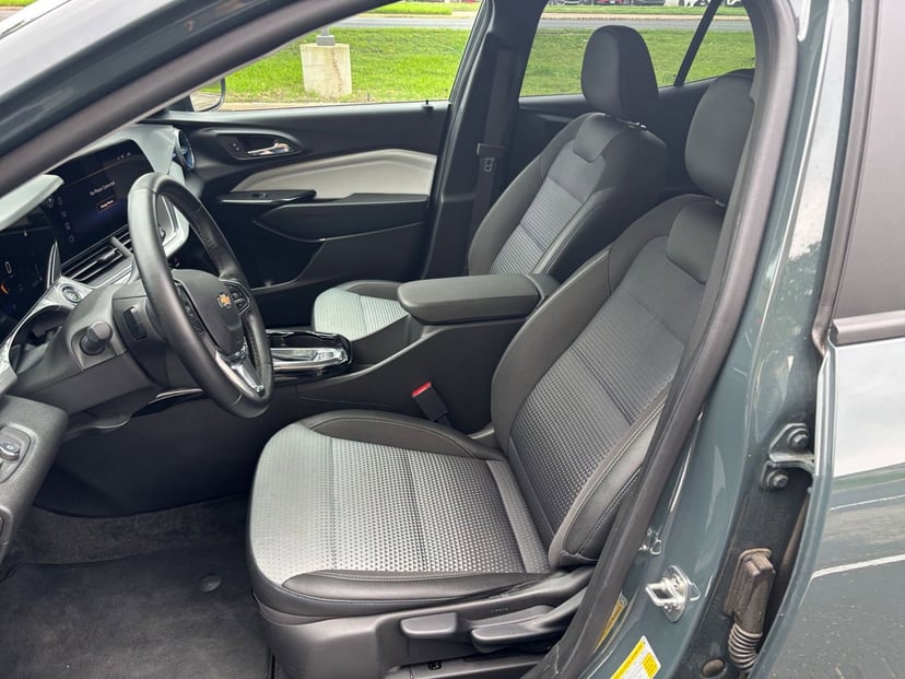 2025 Chevrolet Trax - Image 31
