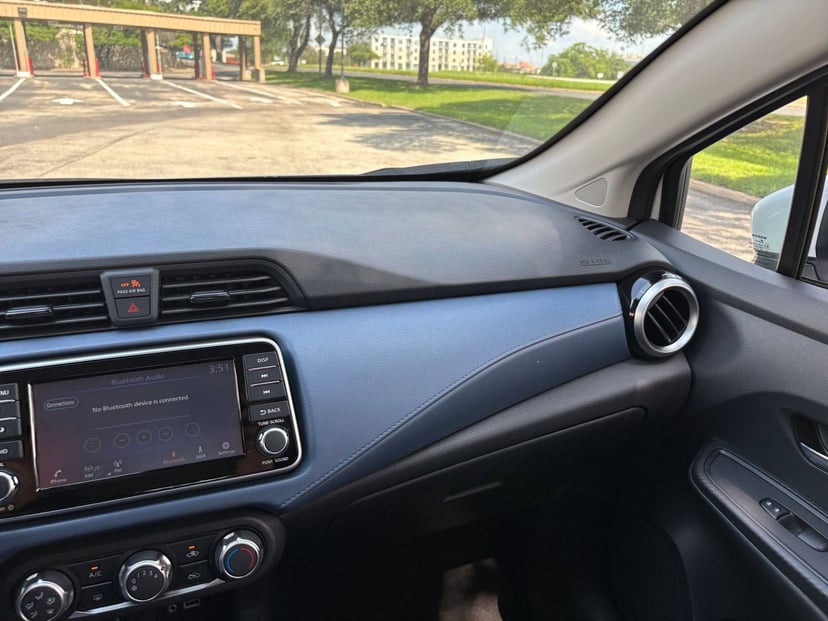 2025 Nissan Versa - Image 21