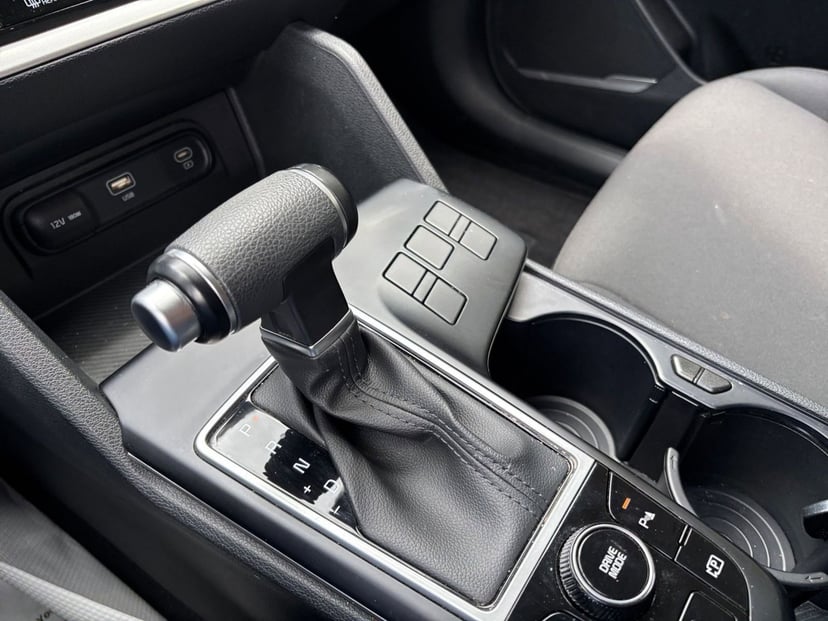 2025 Kia Sportage - Image 36