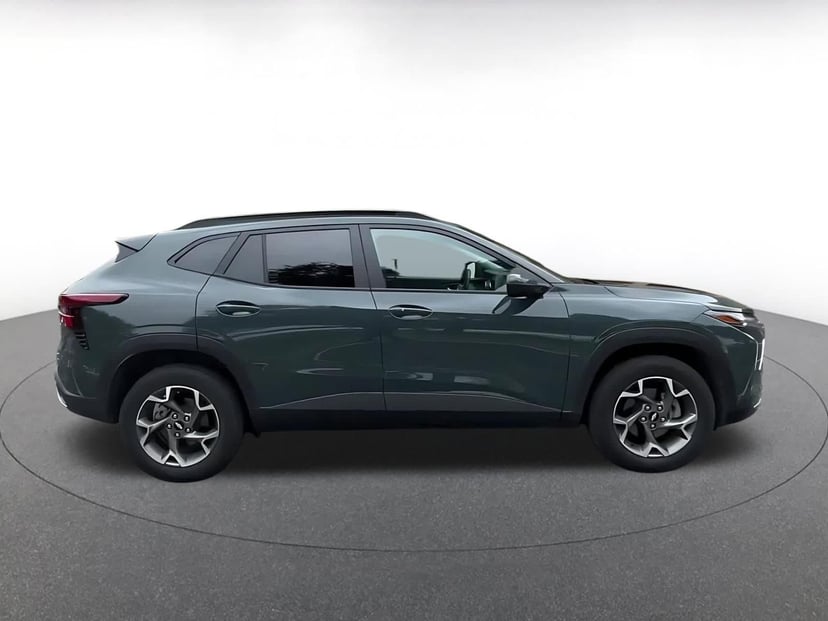 2025 Chevrolet Trax - Image 16