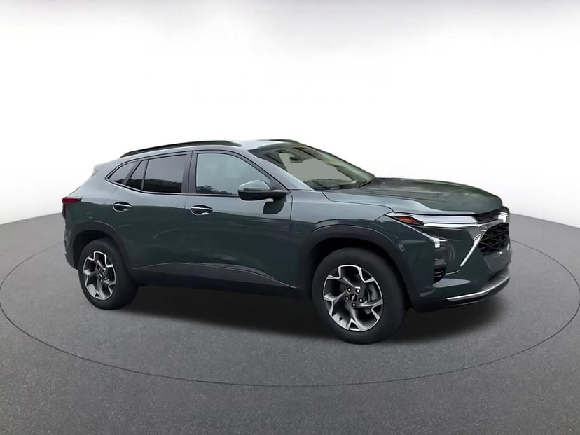 2025 Chevrolet Trax - Image 2