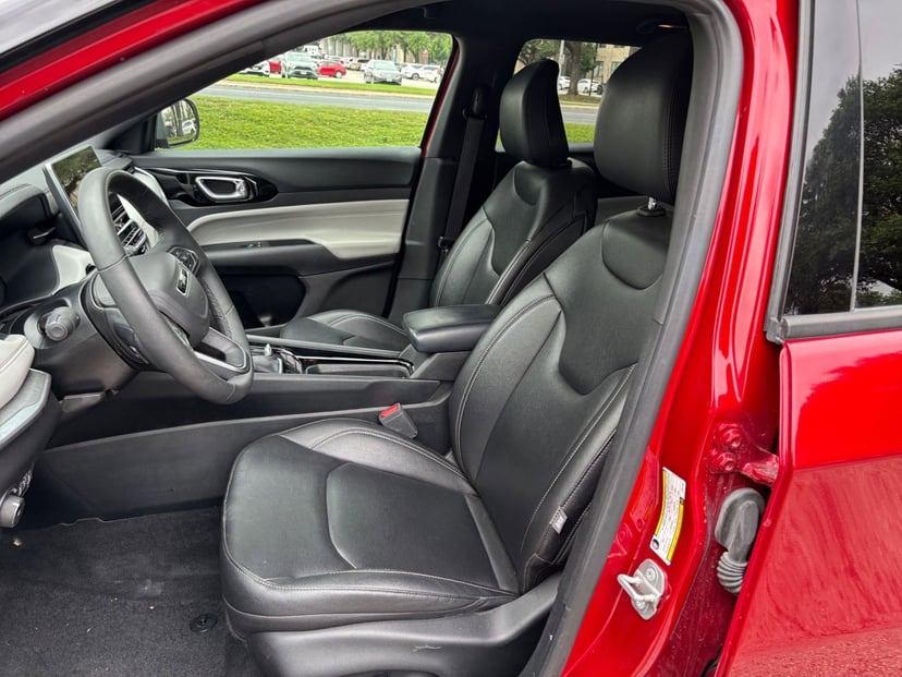 2025 Jeep Compass - Image 31