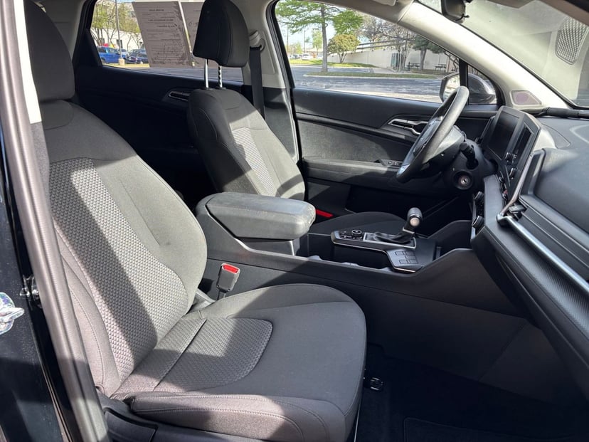 2025 Kia Sportage - Image 31