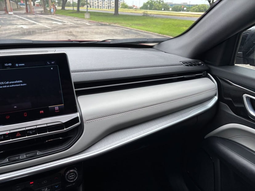 2025 Jeep Compass - Image 30
