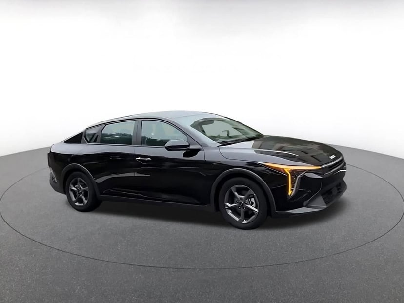 2025 Kia K4 - Image 2