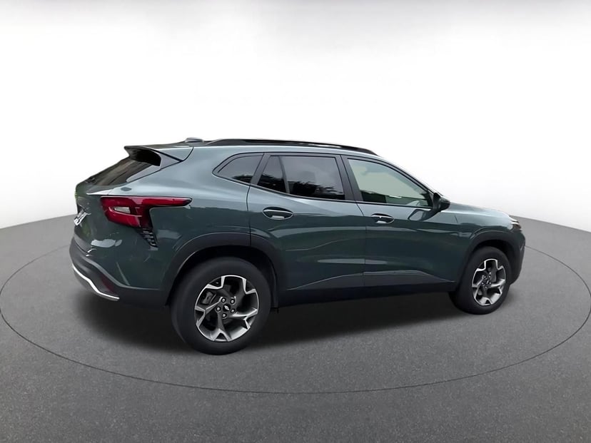 2025 Chevrolet Trax - Image 13
