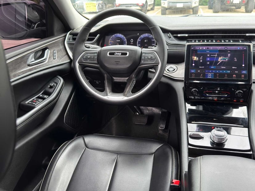 2023 Jeep Grand Cherokee - Image 19