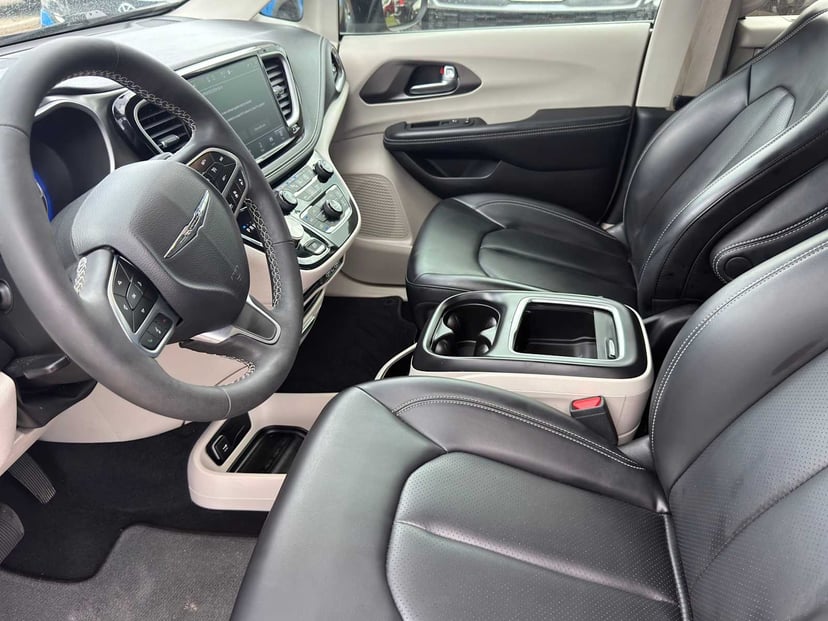 2023 Chrysler Pacifica - Image 8