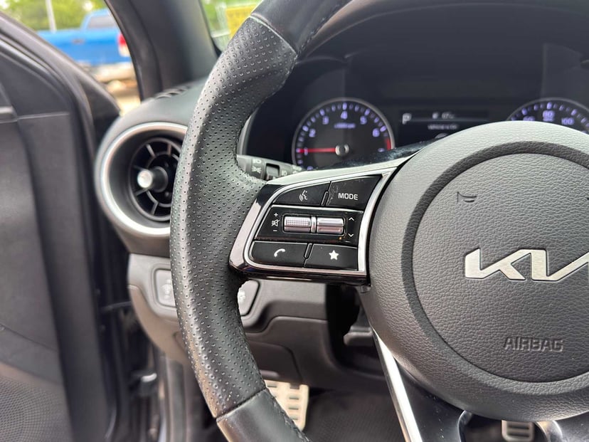 2023 Kia Forte - Image 19