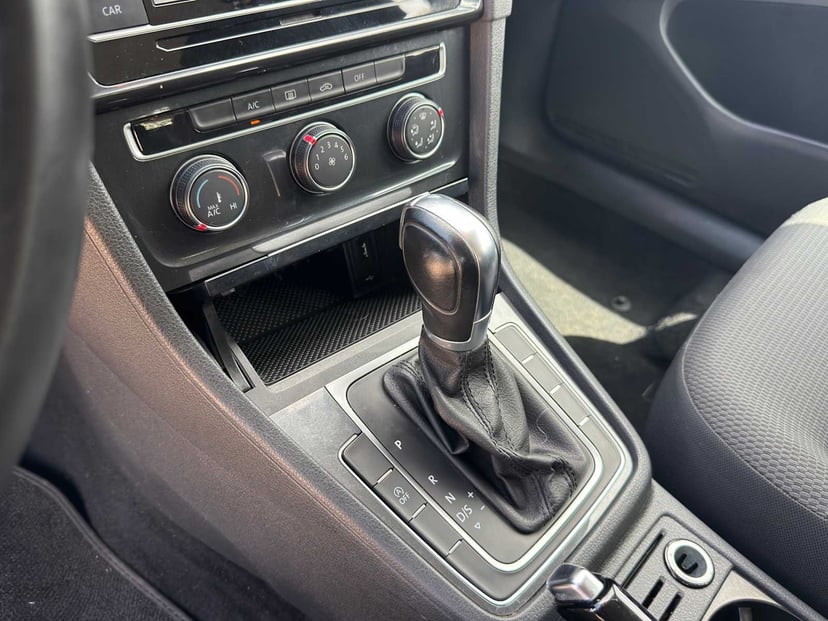 2019 Volkswagen Golf SportWagen - Image 11