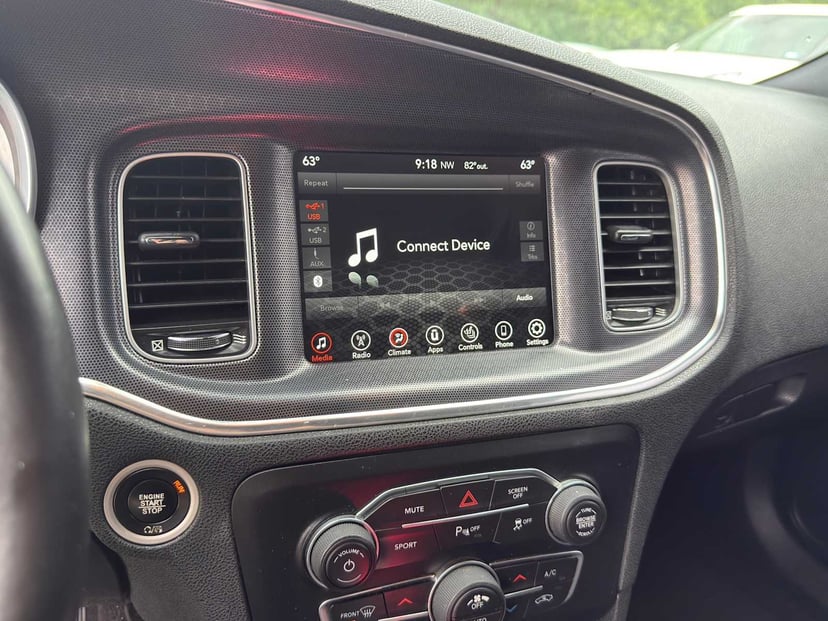 2017 Dodge Charger - Image 11