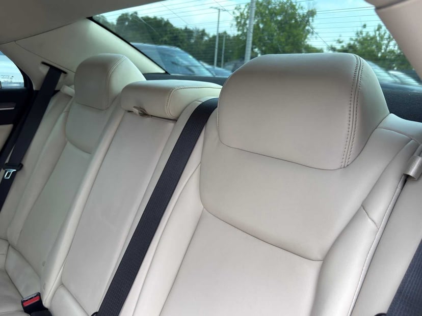 2020 Chrysler 300 - Image 26