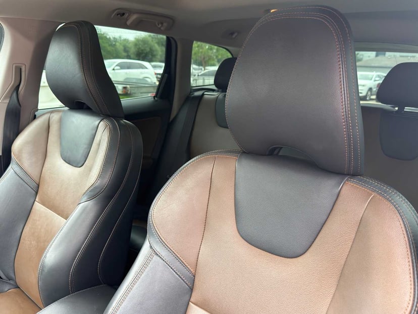 2017 Volvo XC60 - Image 5