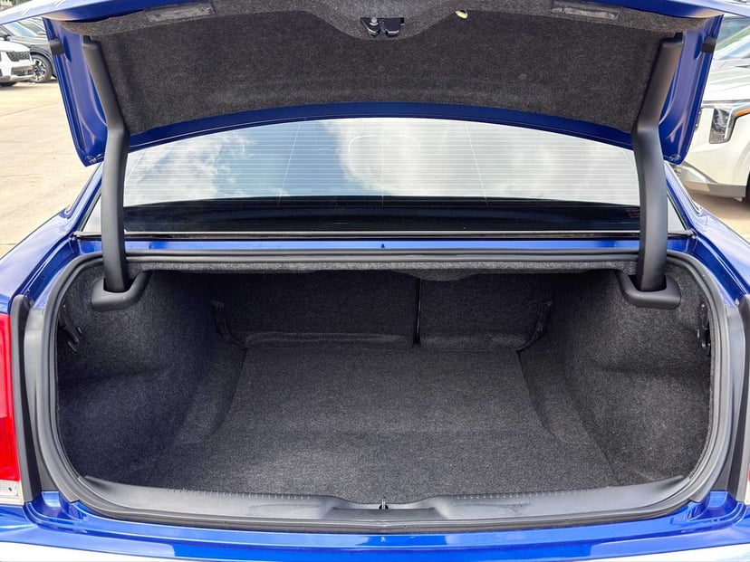 2020 Chrysler 300 - Image 7
