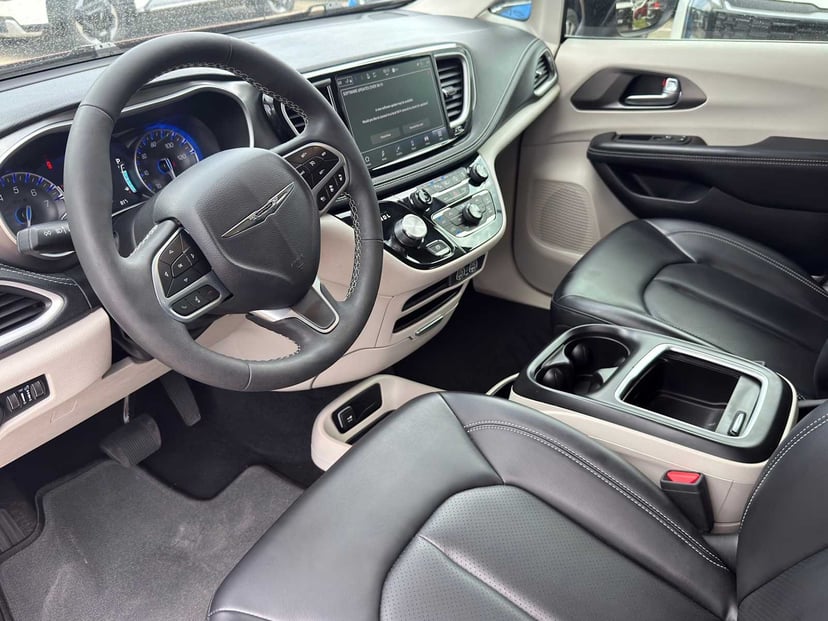 2023 Chrysler Pacifica - Image 9