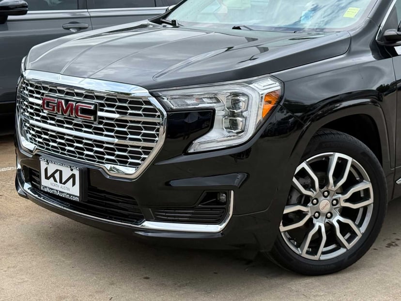 2022 GMC Terrain - Image 2