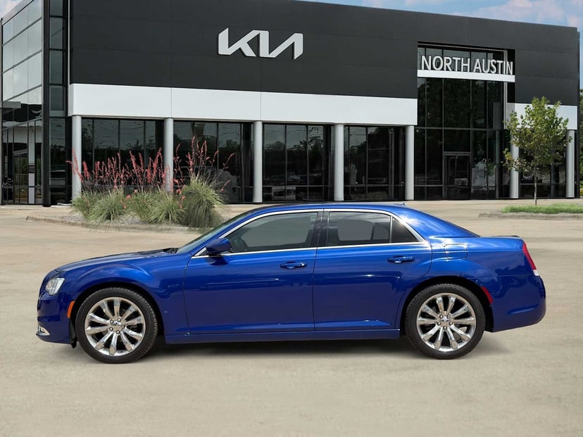 2020 Chrysler 300 - Image 4