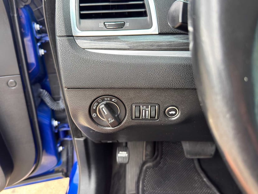 2020 Chrysler 300 - Image 19