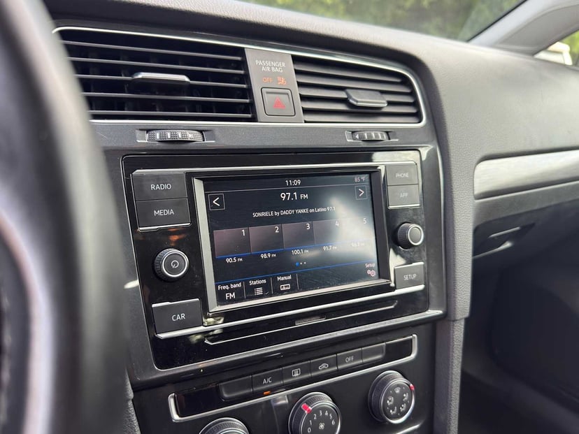 2019 Volkswagen Golf SportWagen - Image 12