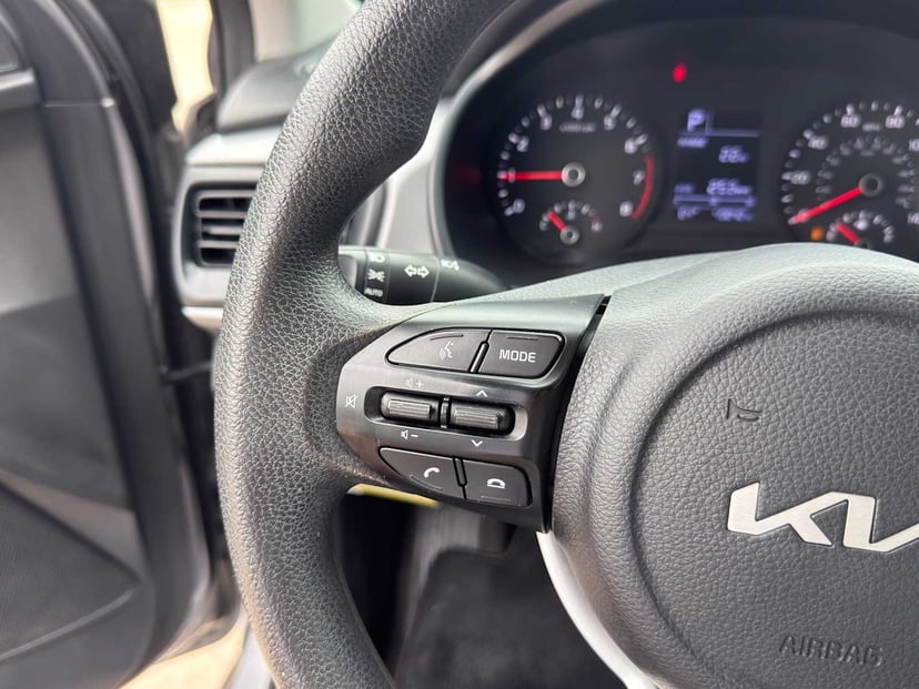 2023 Kia Rio - Image 18