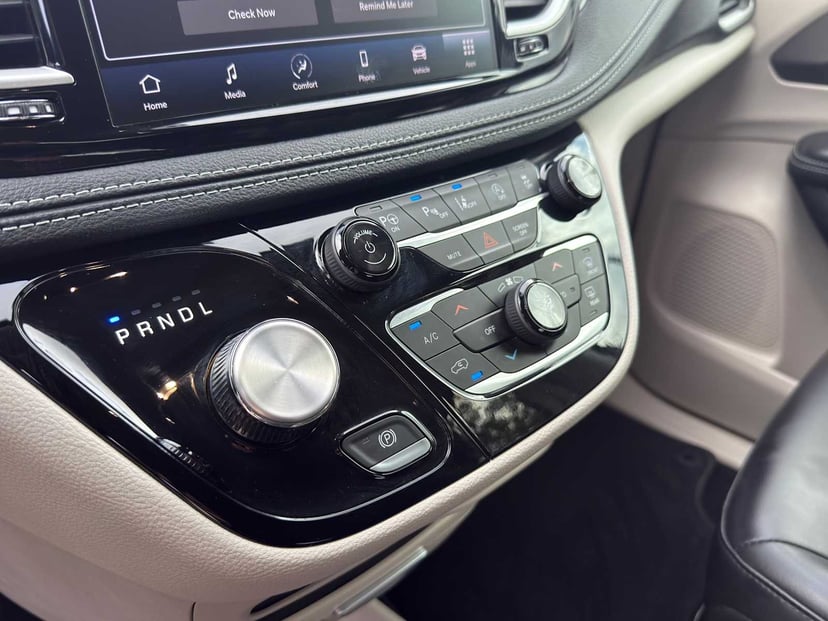 2023 Chrysler Pacifica - Image 11