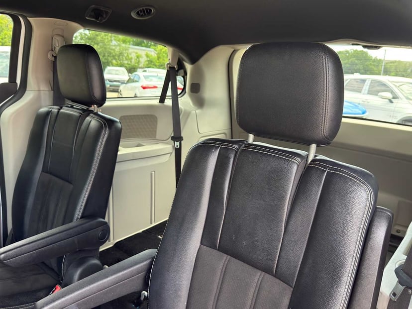 2019 Dodge Grand Caravan - Image 28