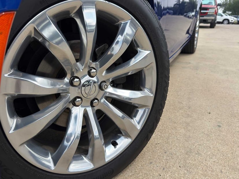 2020 Chrysler 300 - Image 2