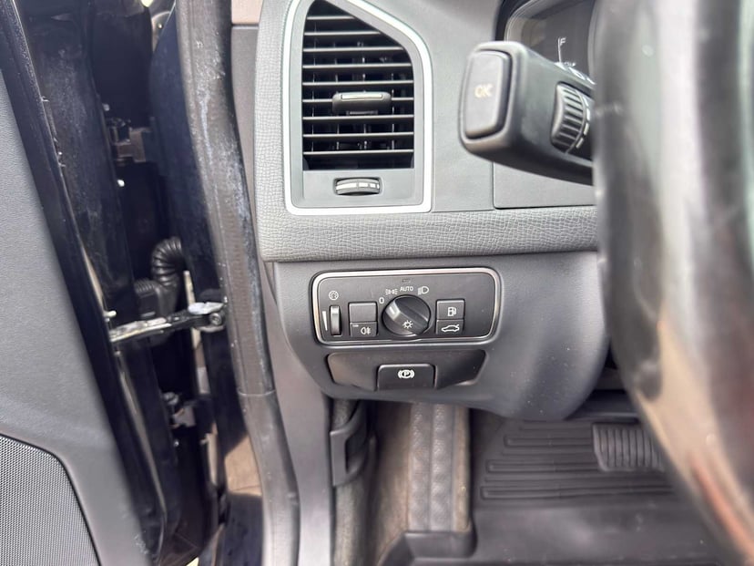 2017 Volvo XC60 - Image 14
