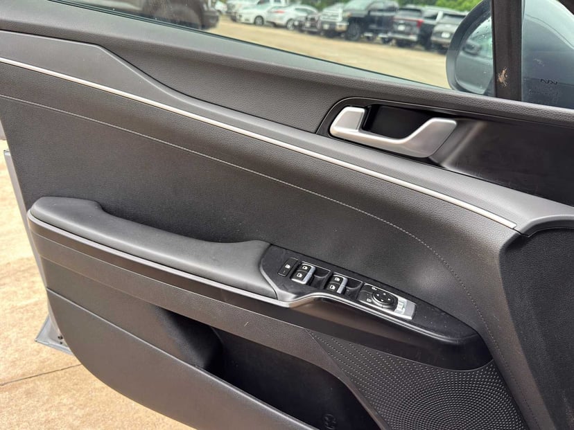 2022 Kia K5 - Image 16