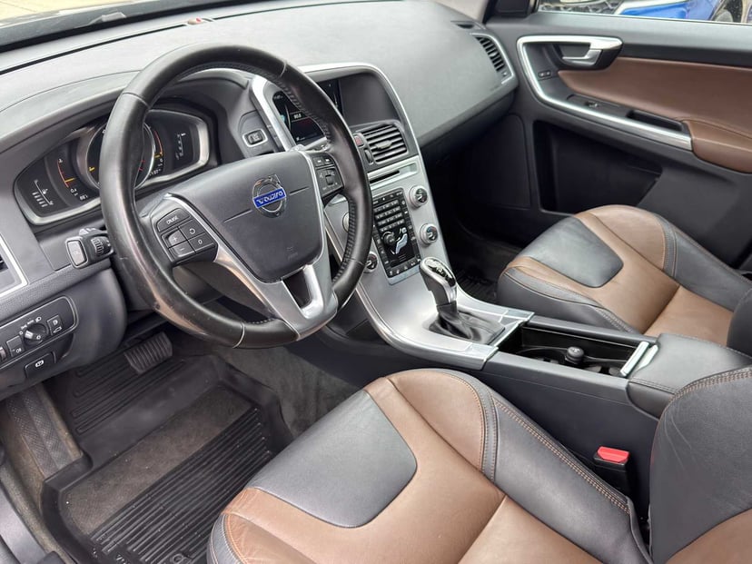 2017 Volvo XC60 - Image 3